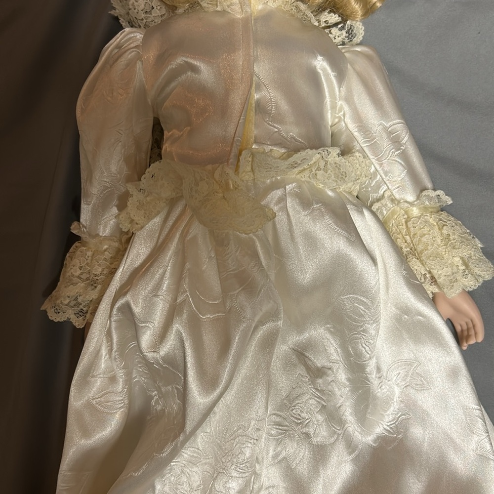 Beautiful Doll - Picture 6 of 10